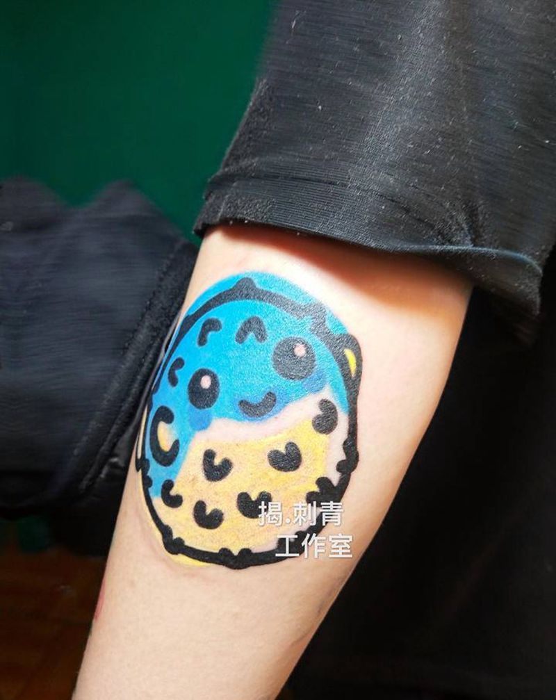 胖胖得豚纹身图片_手臂水彩纹身图案