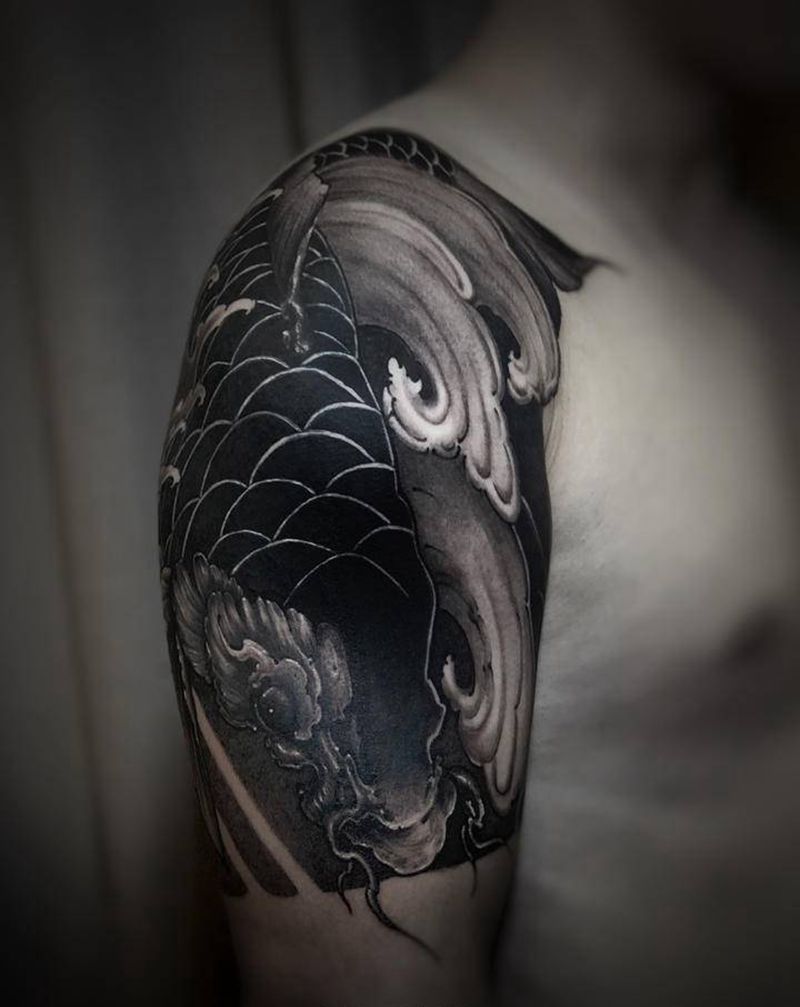 鲤鱼纹身图片_手臂新传统纹身图案