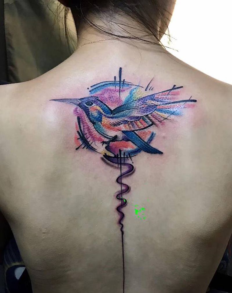 蜂鸟纹身图片_背部水彩纹身图案