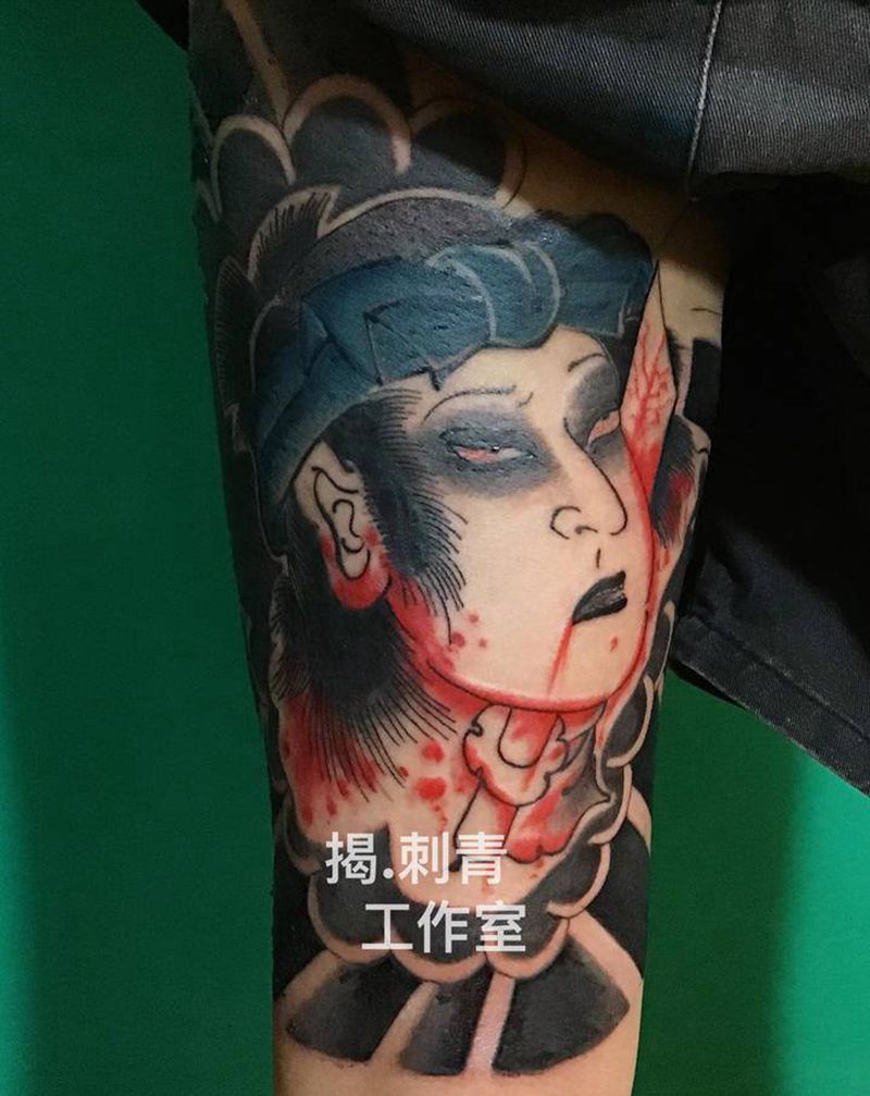 生首纹身图片_腿部老传统纹身图案