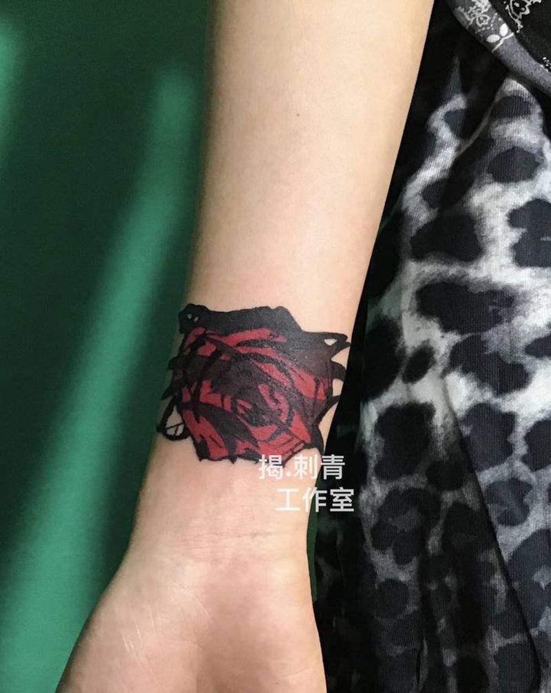 玫瑰➕图腾纹身图片_手臂水彩纹身图案