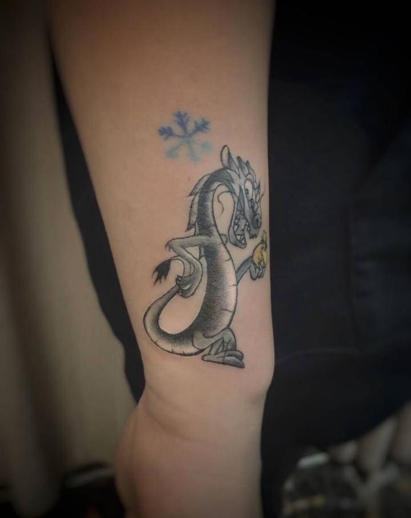 小龙仔（遮盖）纹身图片_手部Old School龙遮盖纹身图案