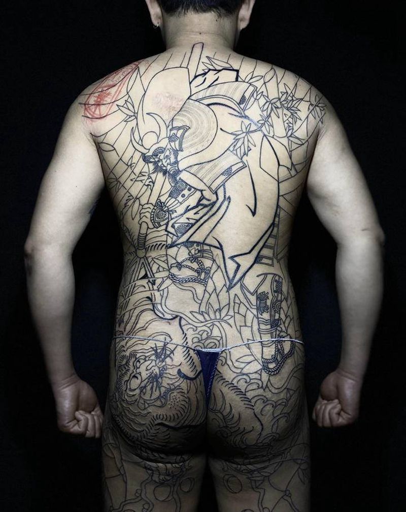 善臣巴提史纹身图片_背部老传统纹身图案