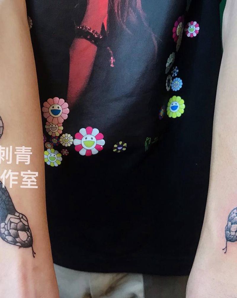 蛇纹身图片_手臂点刺纹身图案