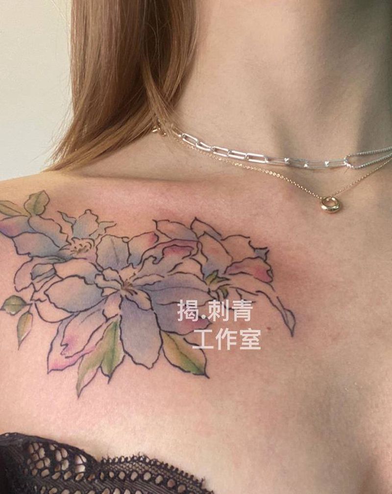 蝴蝶兰纹身图片_胸部水彩纹身图案