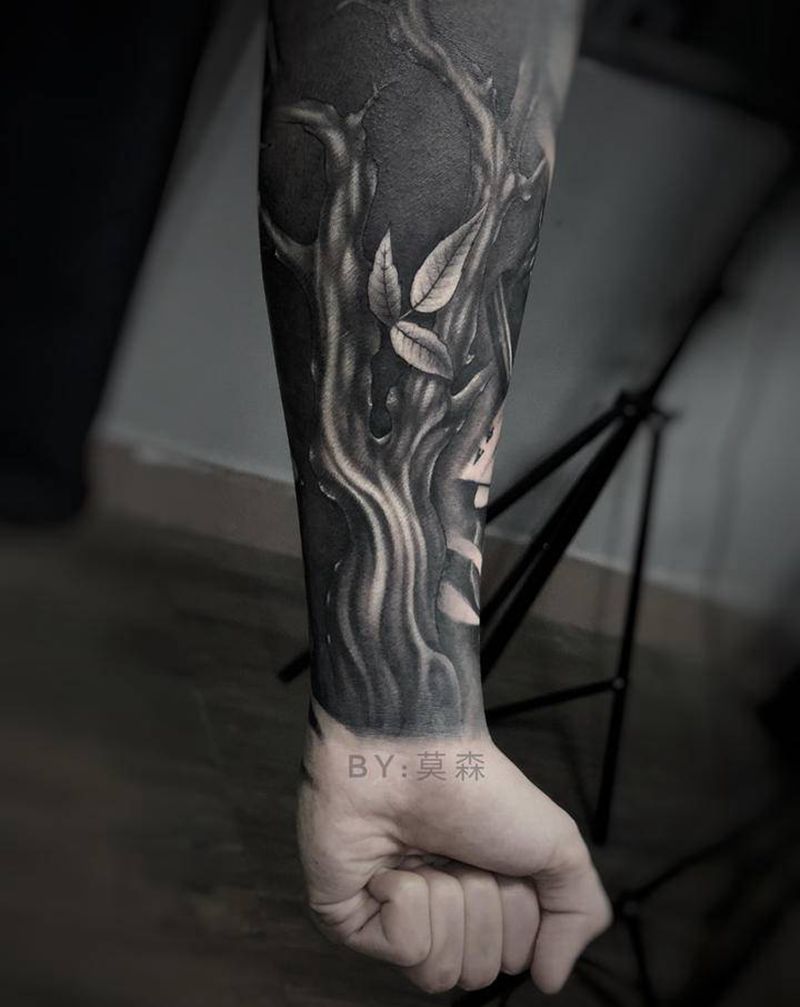 花臂纹身图片_手臂欧美写实树纹身图案