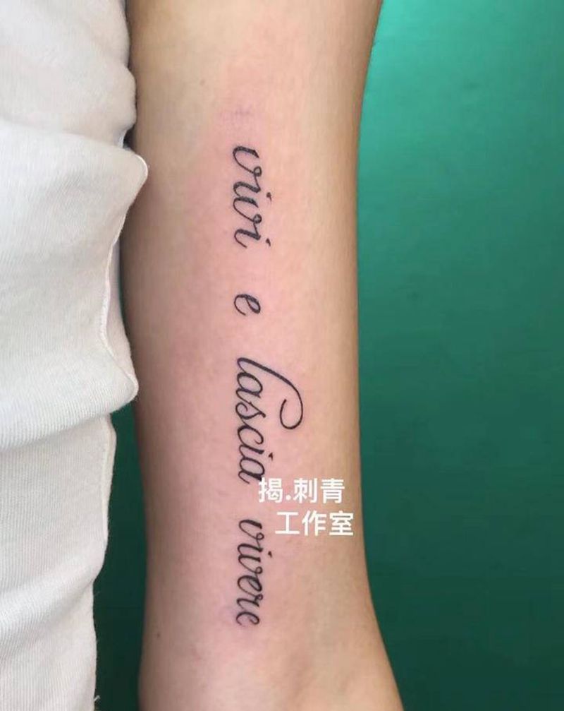 小英文纹身图片_手臂花体字纹身图案