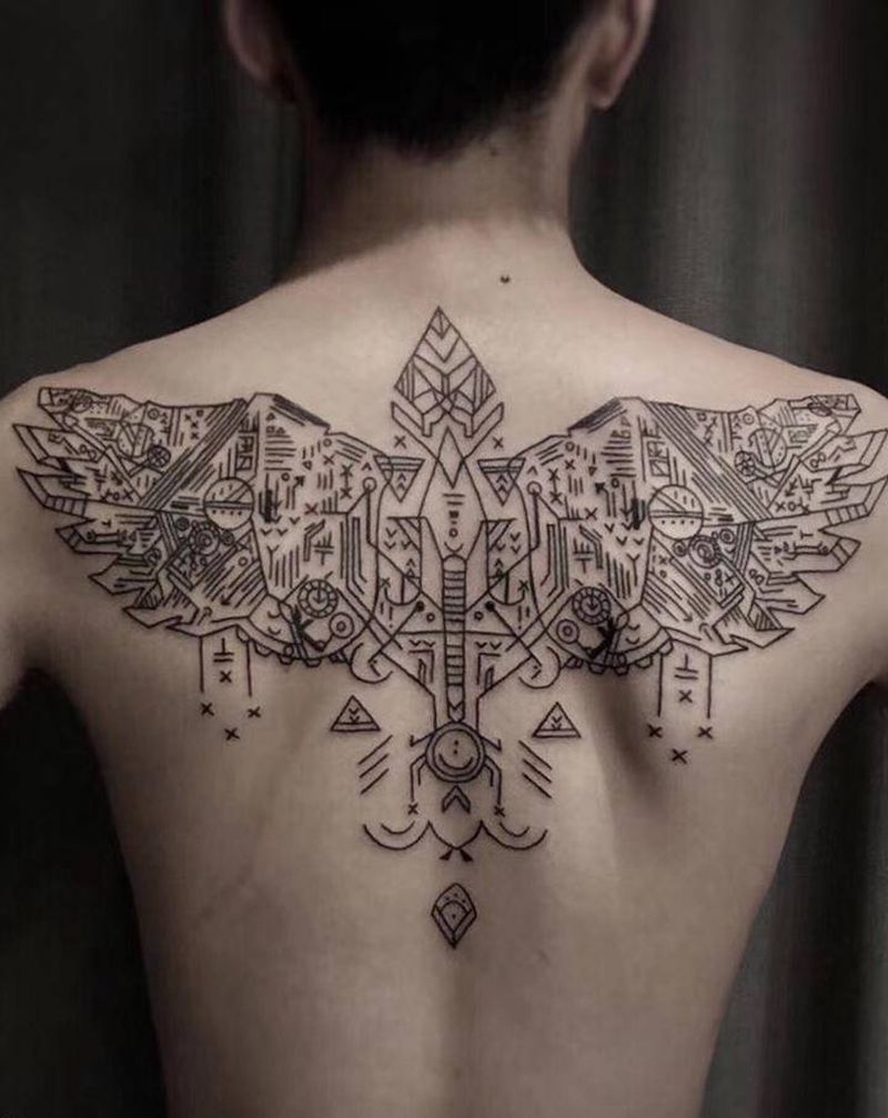 翅膀纹身图片_背部几何纹身图案