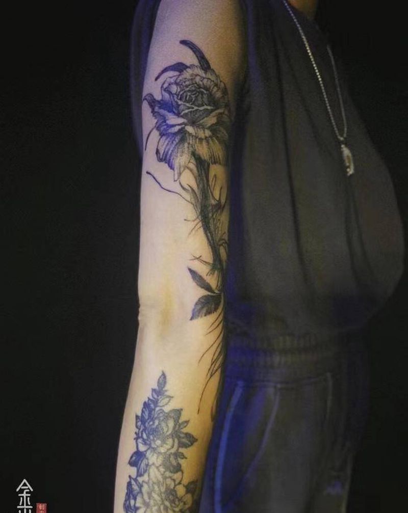 素花纹身图片_手臂点刺素花纹身图案