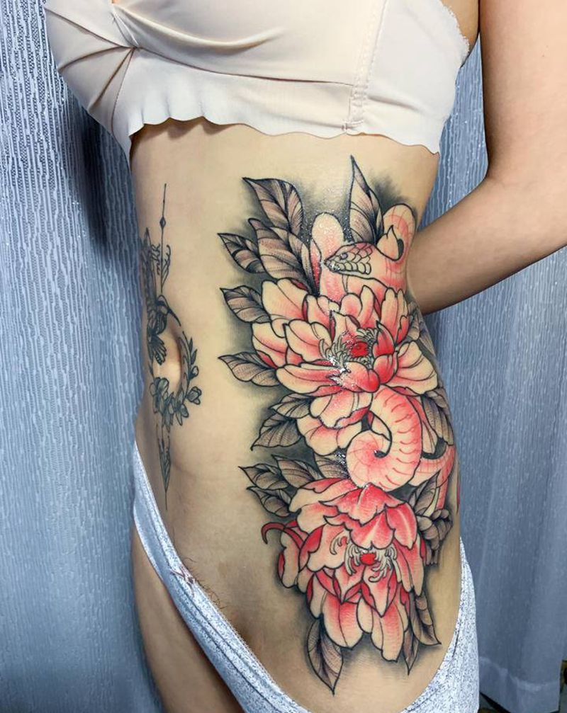 素花纹身图片_腰部新传统点刺纹身图案