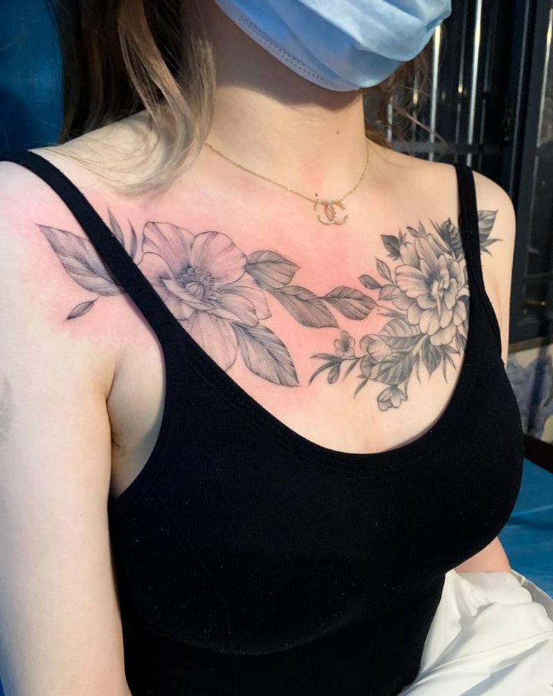 素花纹身图片_胸部新传统点刺纹身图案