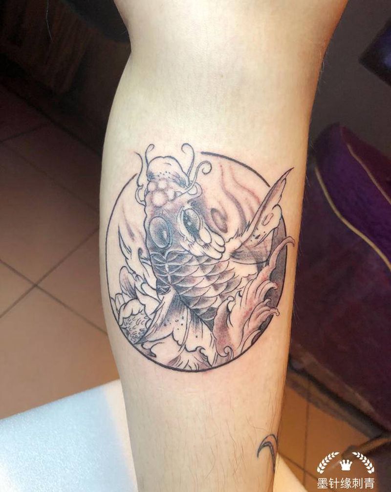 鲤鱼纹身图片_腿部纹身图案