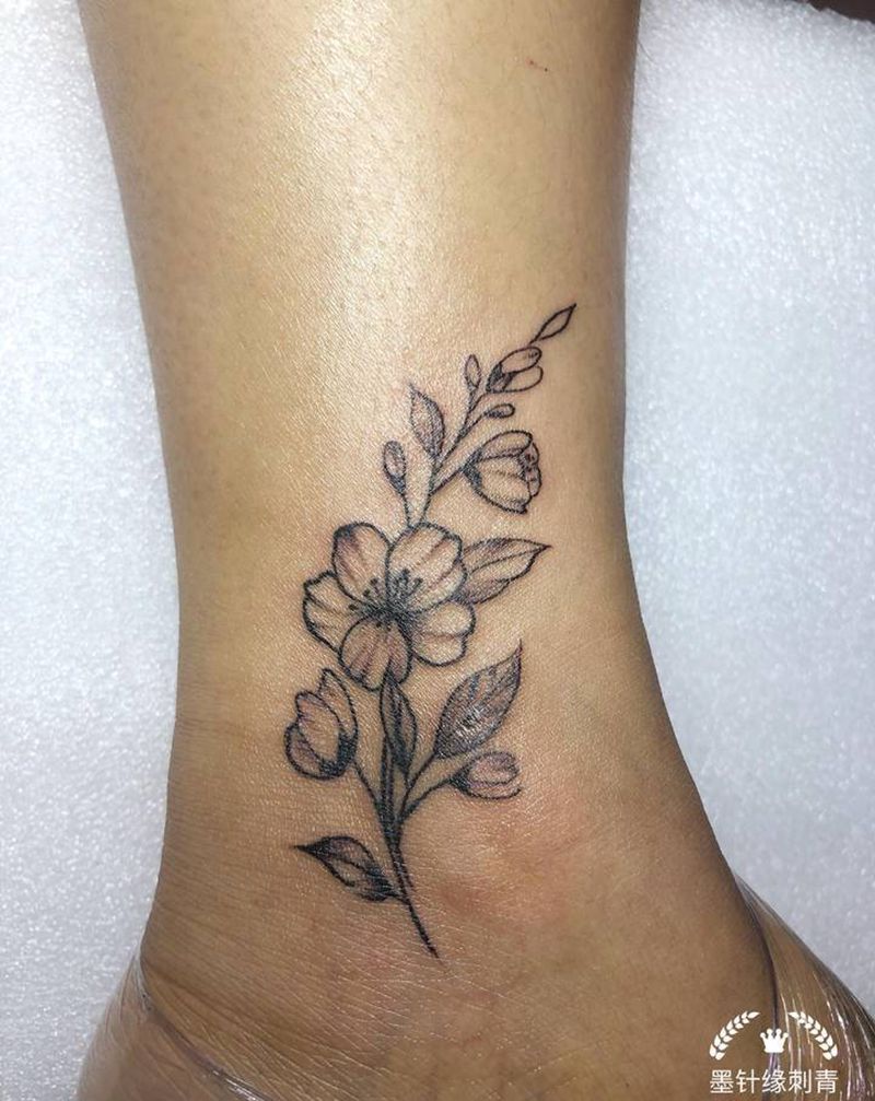素花遮盖小疤痕纹身图片_脚部纹身图案