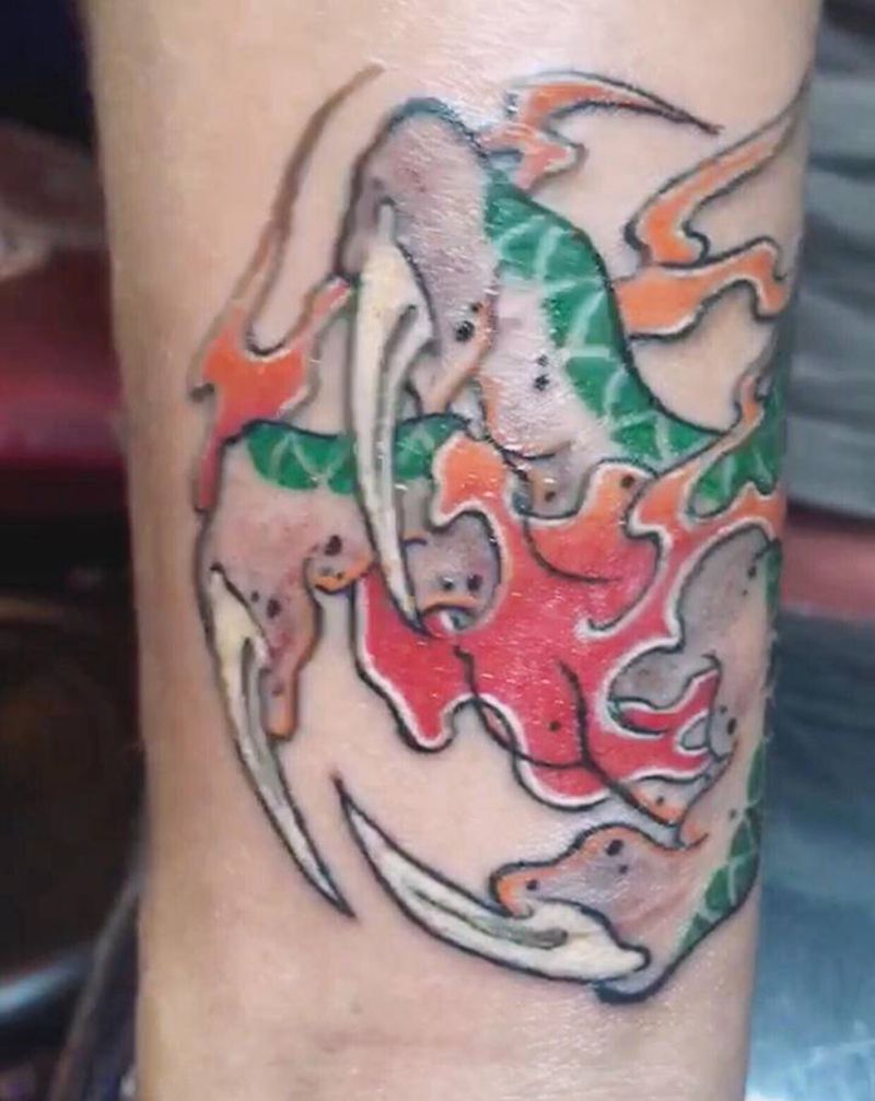 龙爪纹身图片_手部纹身图案