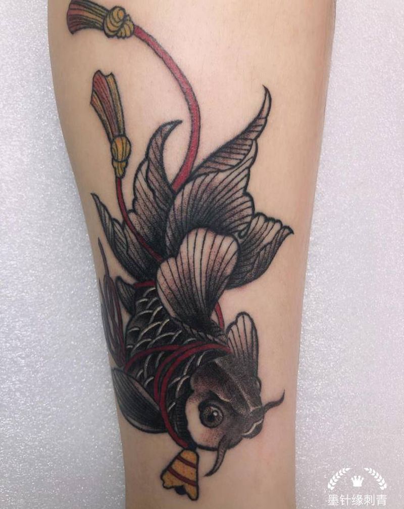 小鱼纹身图片_腿部纹身图案