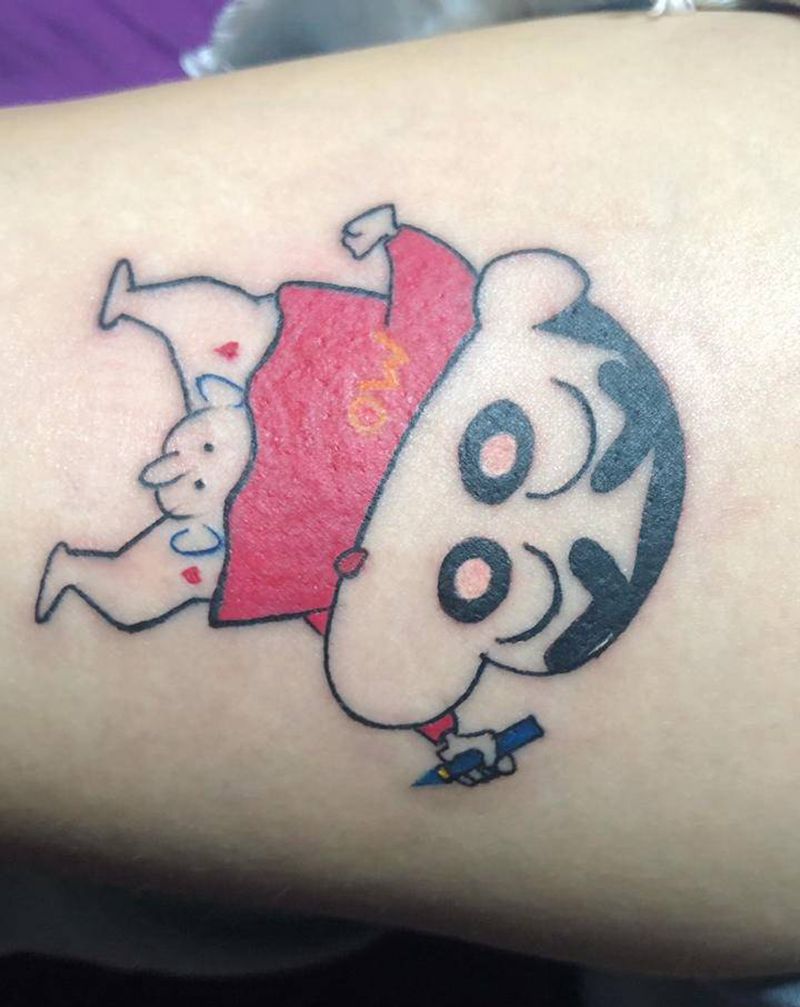 腊笔小新纹身图片_腿部纹身图案