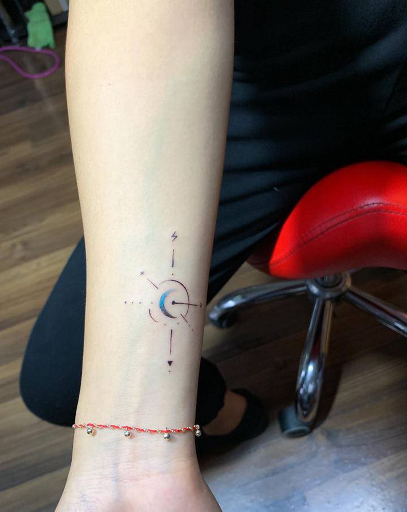 指南针纹身图片_手部纹身图案