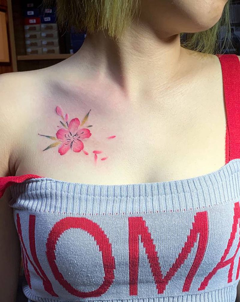 樱花纹身图片_胸部纹身图案