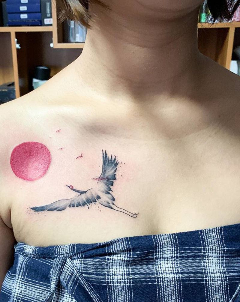 鹤纹身图片_胸部纹身图案