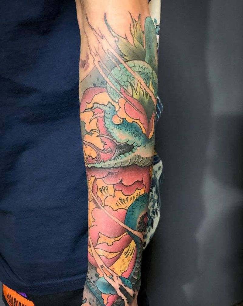 蛇盘牡丹纹身图片_手臂纹身图案