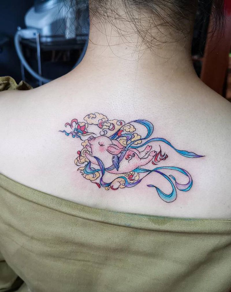 飞天猪纹身图片_背部纹身图案