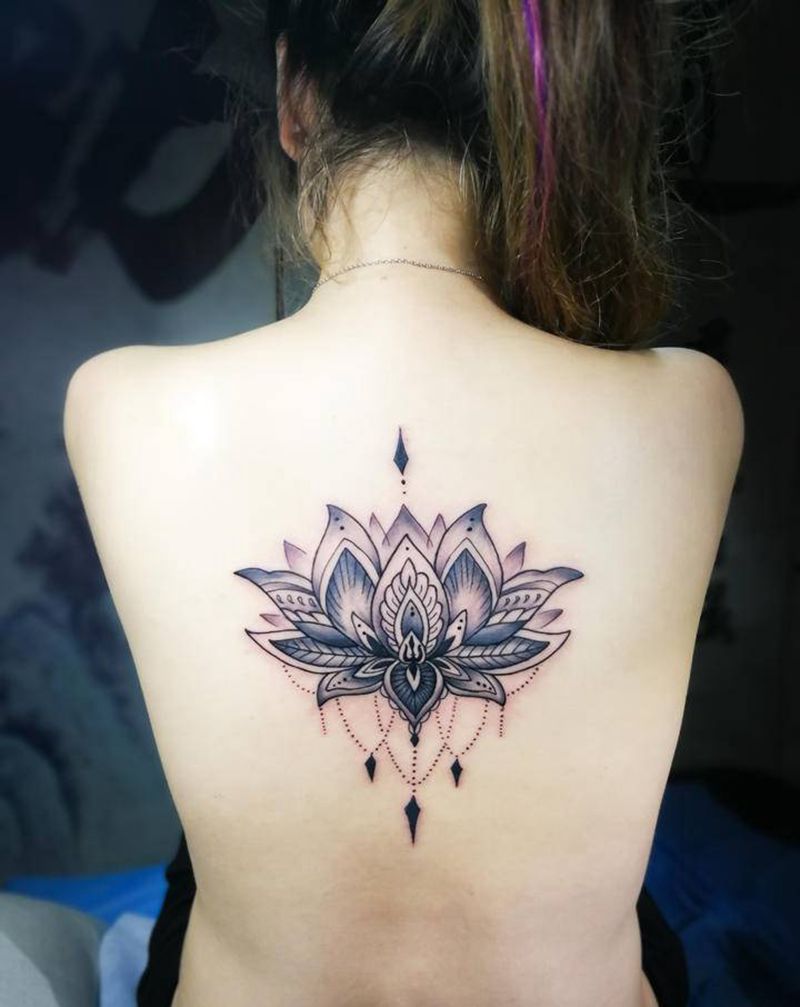 莲花纹身图片_背部纹身图案