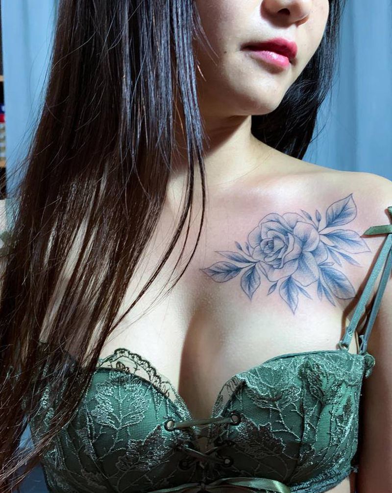 素花纹身图片_胸部肩部点刺纹身图案