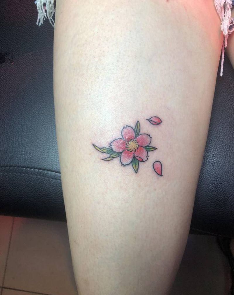 樱花遮盖疤痕纹身图片_腿部纹身图案