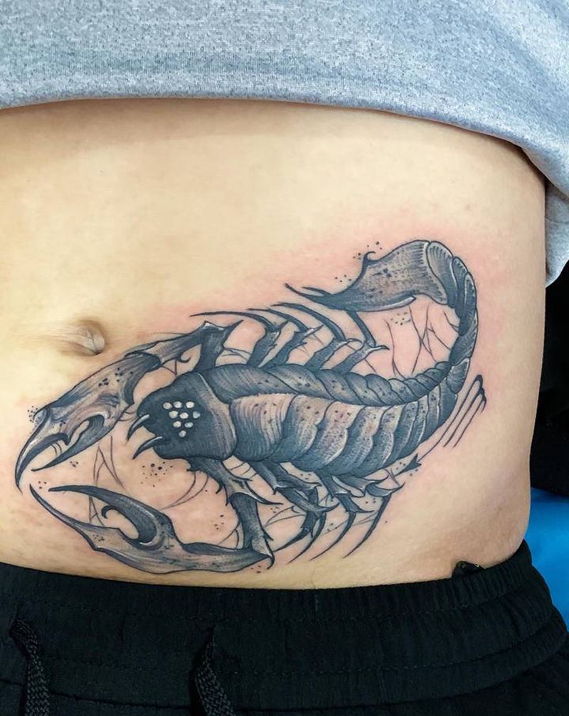 蝎子纹身图片_腹部纹身图案