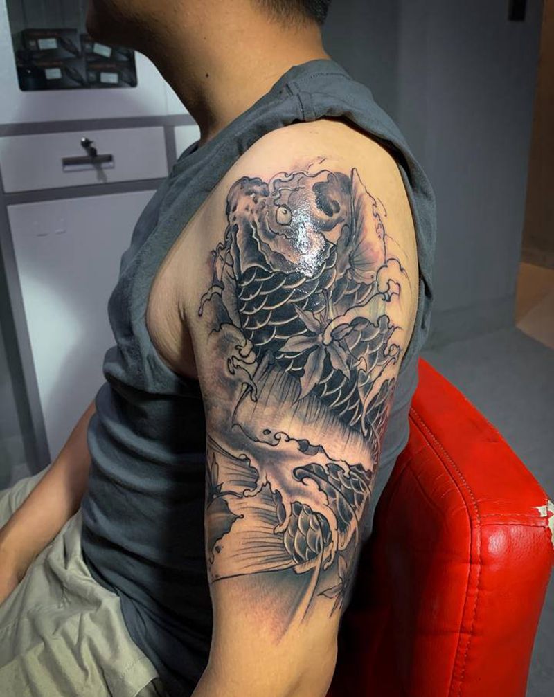 鲤鱼纹身图片_手部新传统纹身图案