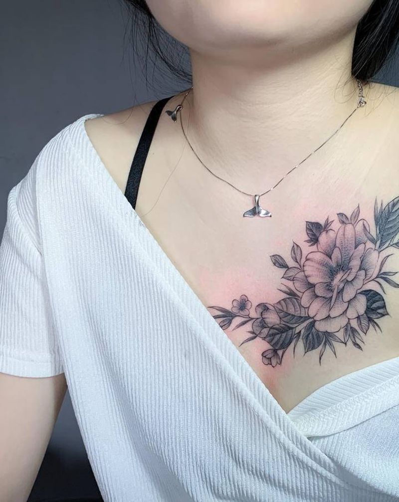 素花纹身图片_胸部纹身图案