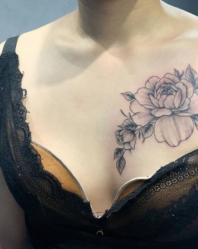 素花纹身图片_胸部纹身图案