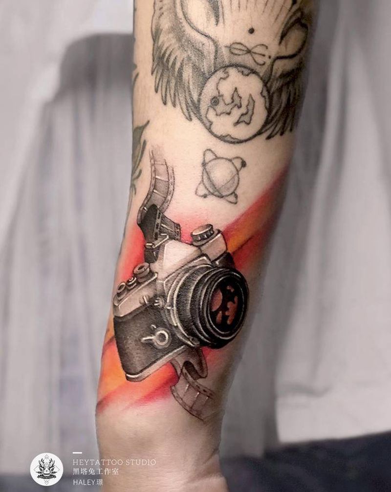 小相机纹身图片_手臂纹身图案