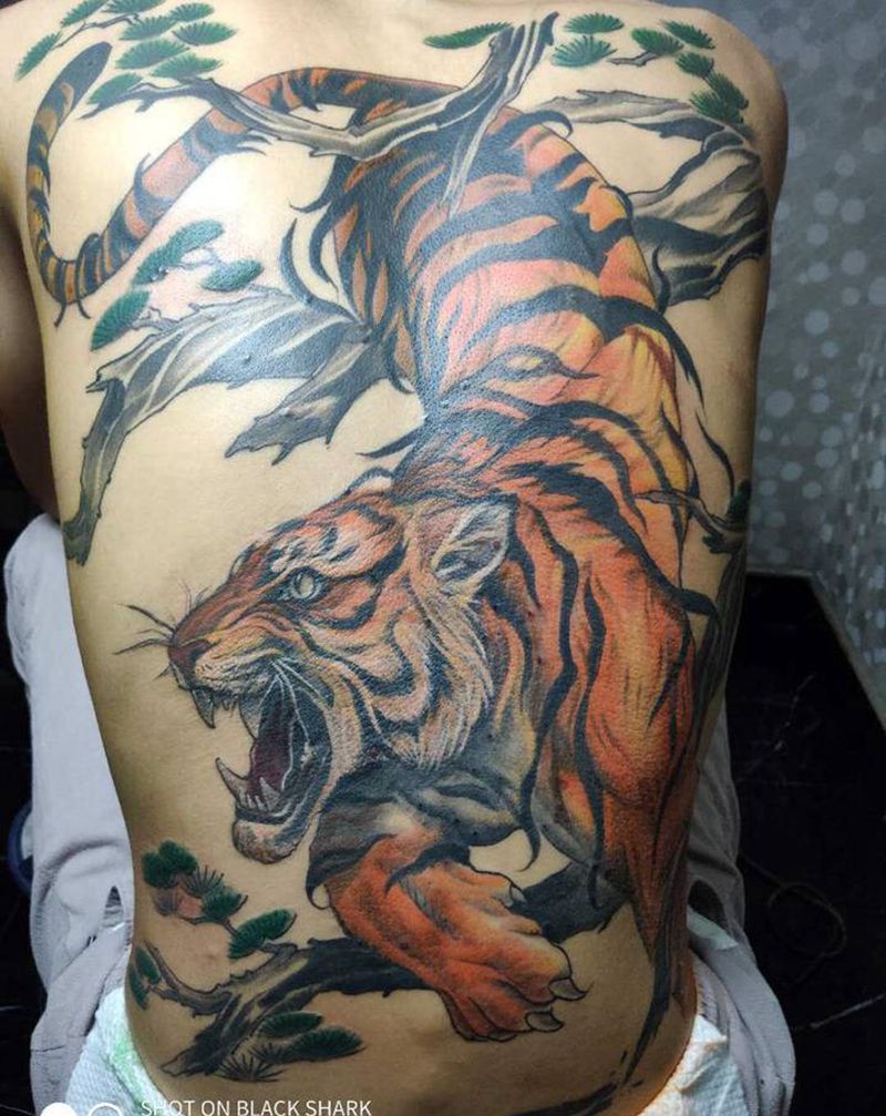 墨客出品纹身图片_背部纹身图案