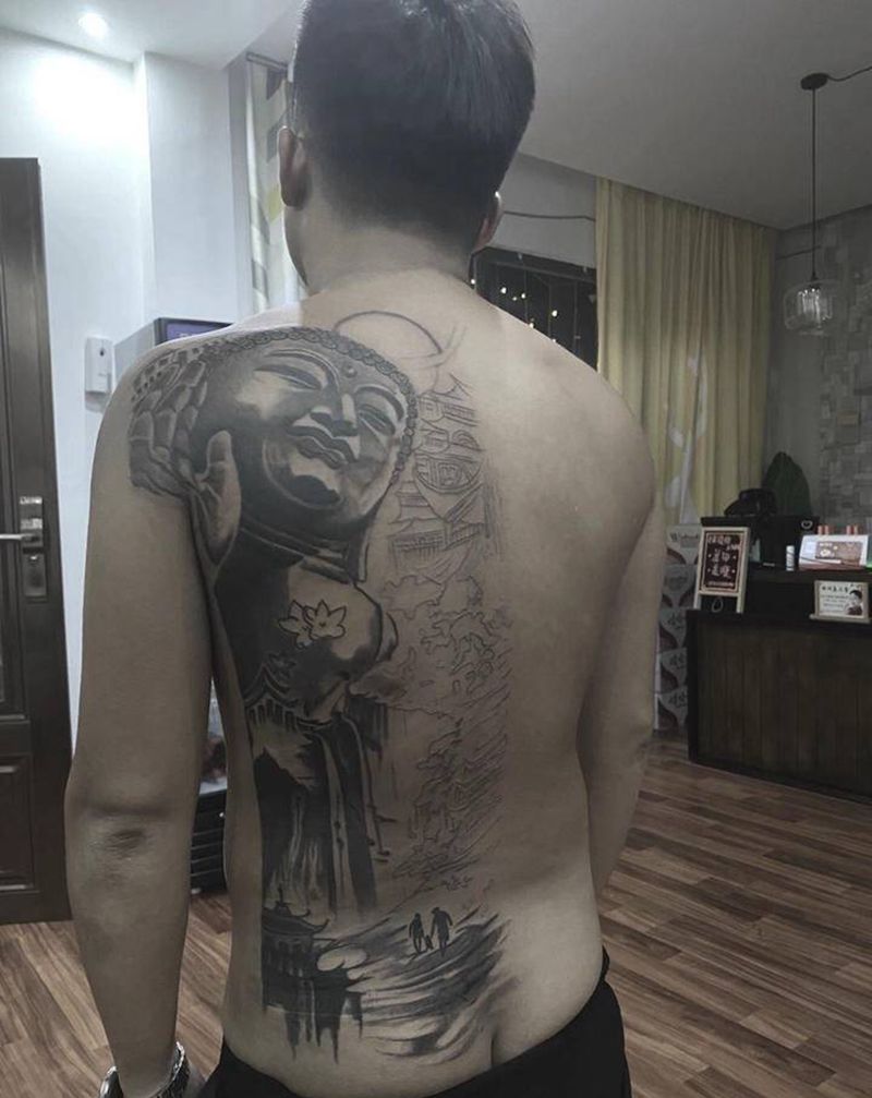 半背石佛未完纹身图片_背部纹身图案