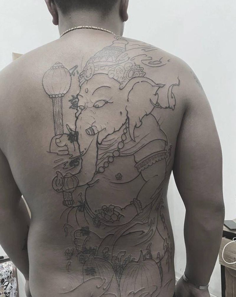 半背象神线纹身图片_背部纹身图案