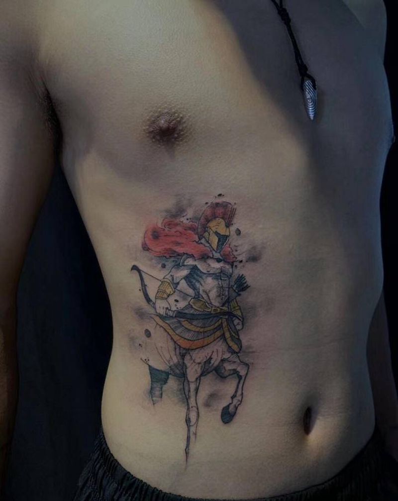 泼墨人马纹身图片_胸部腰部水墨人马纹身图案