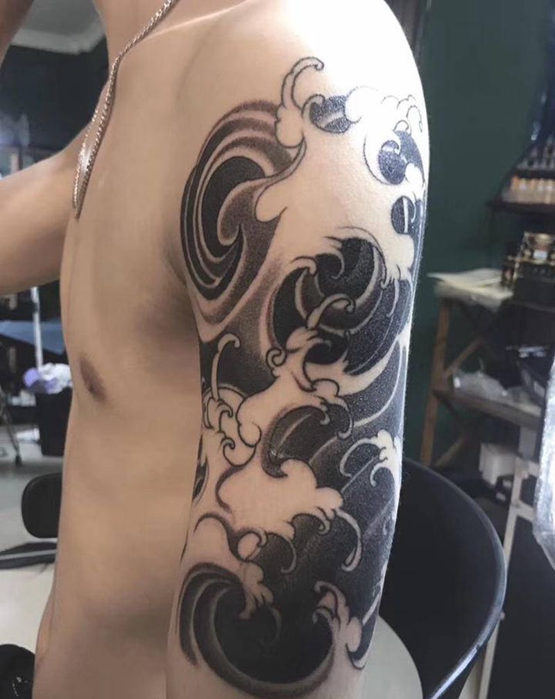 传统大臂纹身图片_手部纹身图案