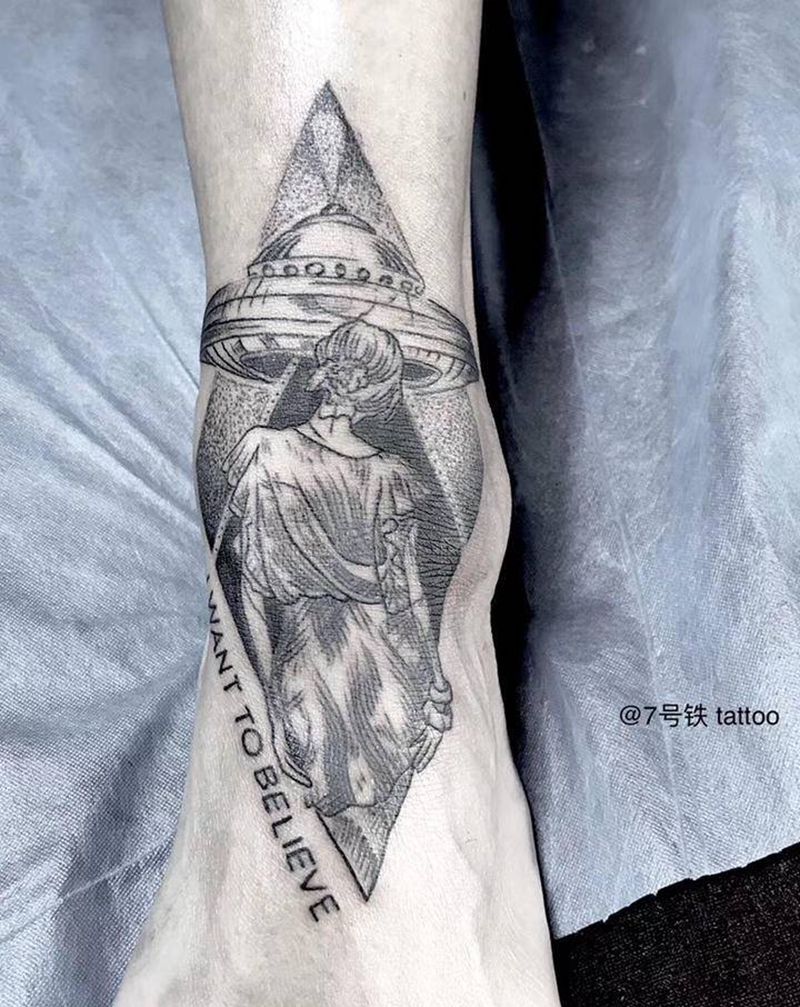 点刺小图纹身图片_脚部点刺纹身图案