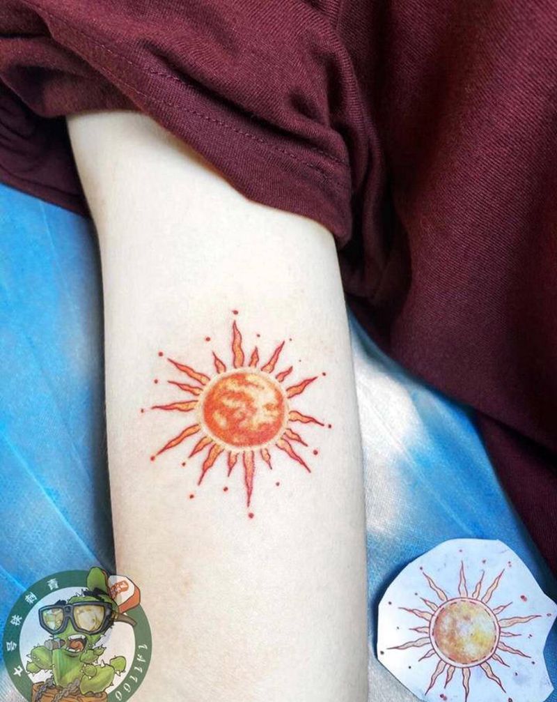 太阳纹身图片_手部纹身图案