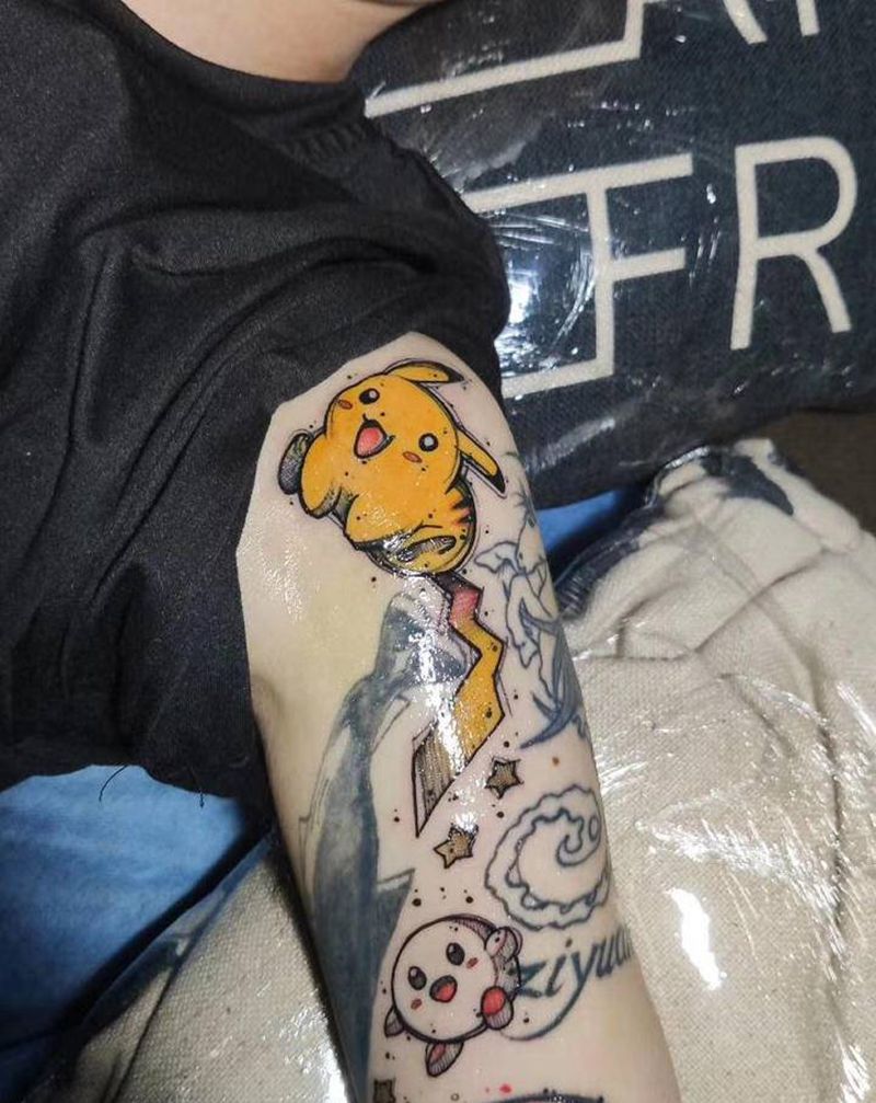 胖头皮卡丘纹身图片_手臂纹身图案