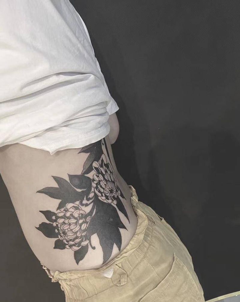大黑菊遮盖纹身图片_腰部纹身图案