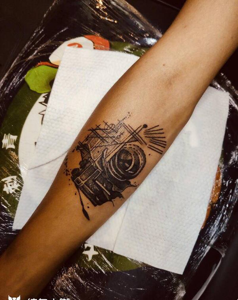 水墨相机l纹身图片_手部水墨纹身图案