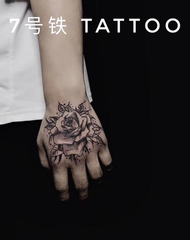 花手纹身图片_手部纹身图案