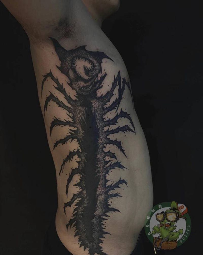 设计 大虫遮盖纹身图片_腰部纹身图案
