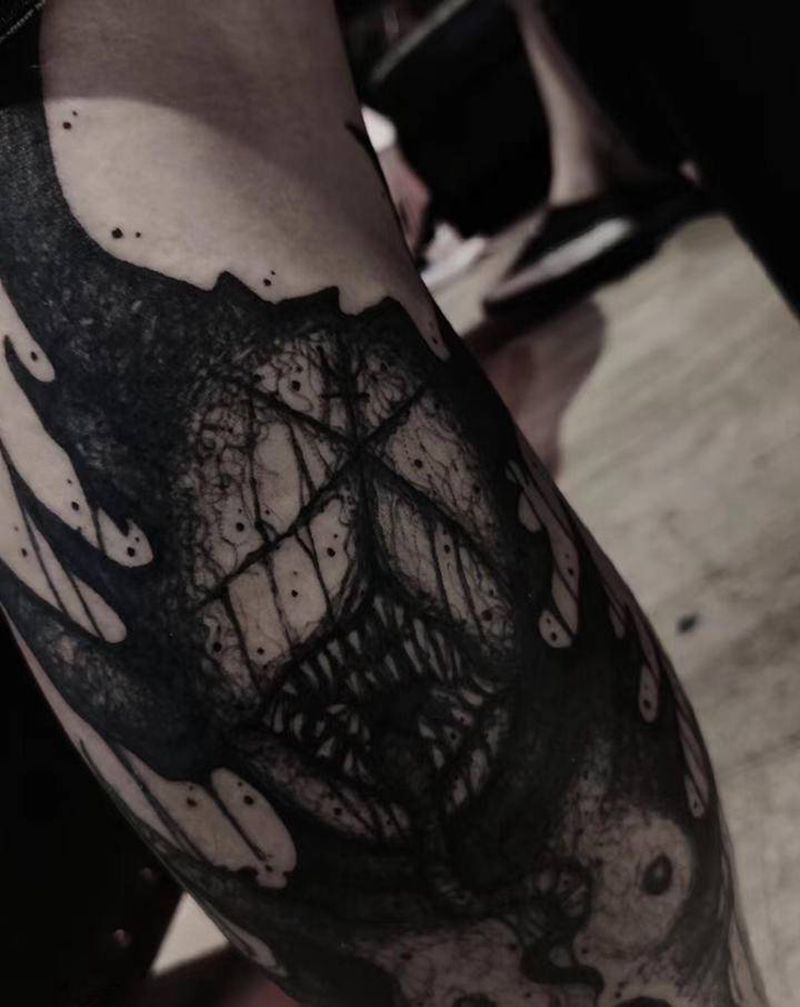 设计 暗黑小腿纹身图片_腿部纹身图案