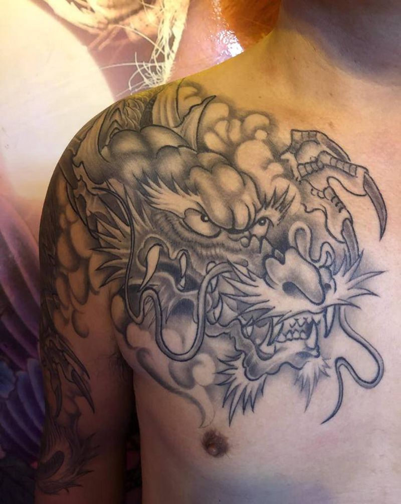 过肩龙遮盖旧纹身纹身图片_胸部手臂新传统纹身图案