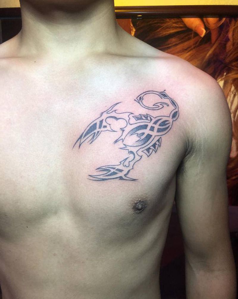 蝎子纹身图片_胸部纹身图案