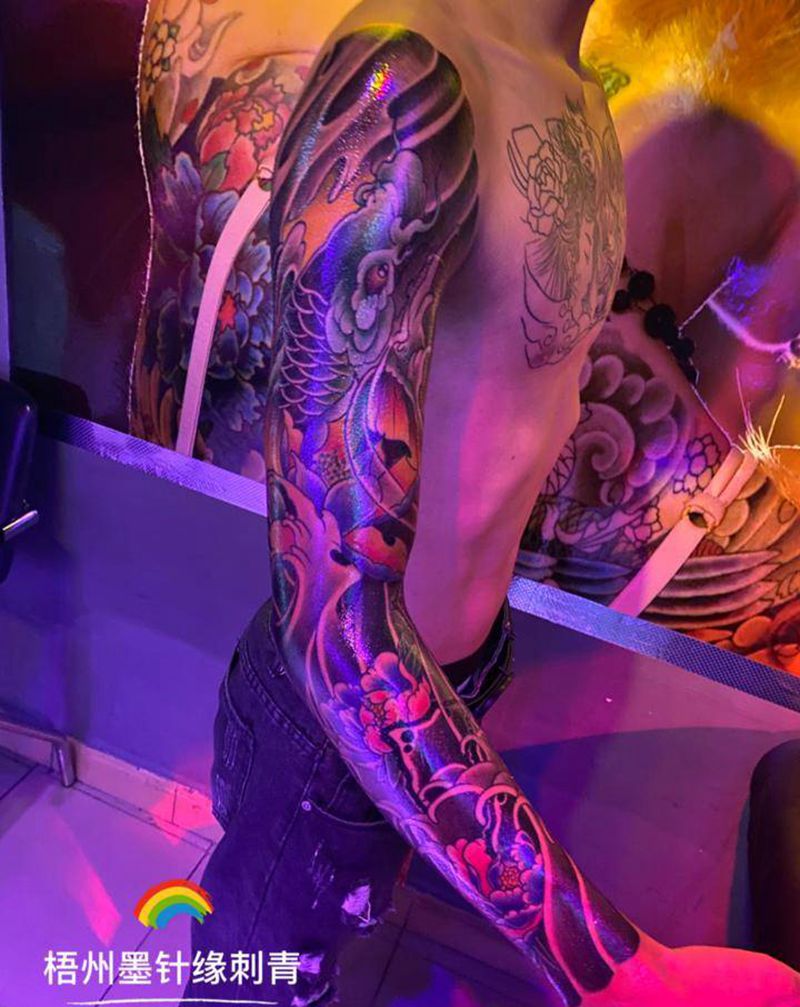 接花臂上色纹身图片_脚部纹身图案