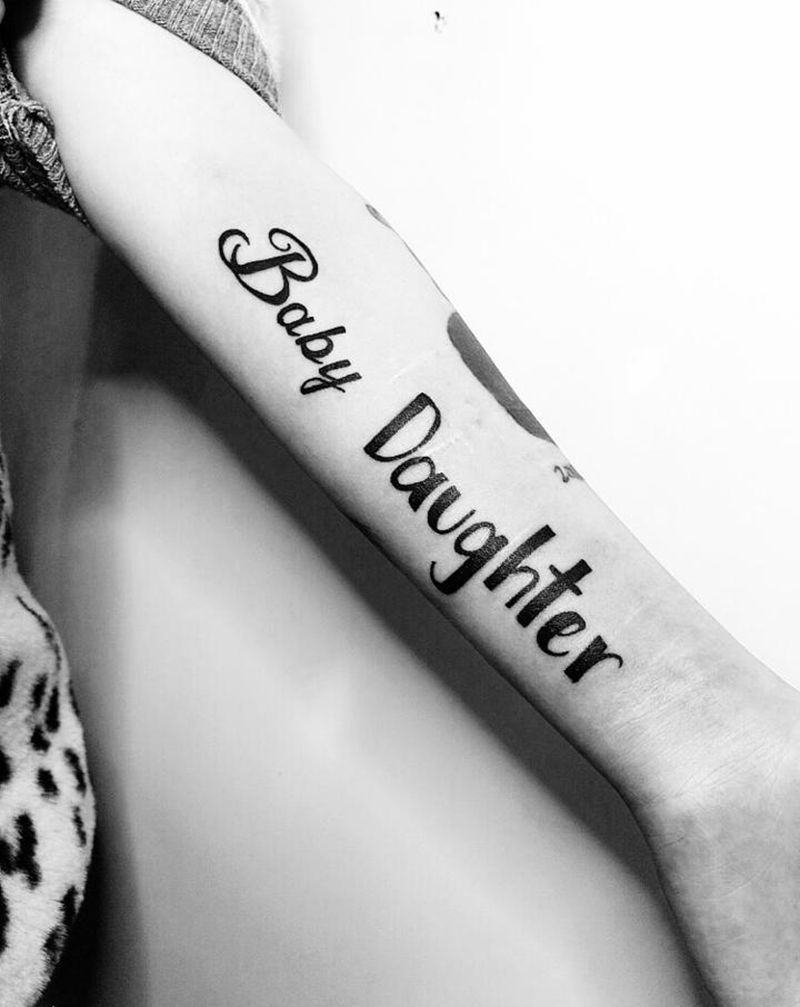 英文字体纹身图片_手臂手部图腾花体字纹身图案